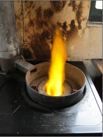 ลักษณะของเปลวเพลิงที่เกิดจากการเผาไหม้แก๊ส (รวมทั้งควัน และน้ำมันยาง) จึงไม่มีควันและเขม่าดำเกิดขึ้น เนื่องจากถูกเผาไหม้หมดจด ทำให้ห้องครัวไม่เปรอะเปื้อนสกปรก (เปลวไฟที่เห็นเป็นภาพถ่ายจริงไม่ได้ตัดต่อแต่งเติมแต่อย่างไร)